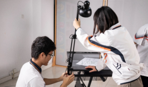 广州外国语学校学生发明居家学习“神器”