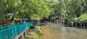 韶关曲江竹子坝村:“网红村”旅游火热,村民家门口卖起“土货” 韶关曲江竹子坝村:“网红村”旅游火热,村民家门口卖起“土货”