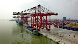 广州港南沙港区四期全自动化码头正式投入运行