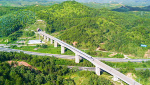 梅州：县县通高速 山区迎高铁