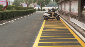 茂名化州：新增一千多个摩托车位方便市民停车