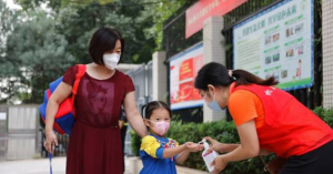 背起书包返校喽！广州番禺萌娃返校返园