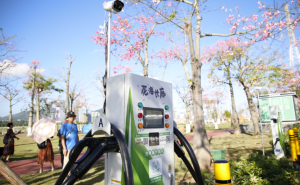 缓解新能源车“里程焦虑” 横琴首个公共停车场充电站落地 缓解新能源车“里程焦虑” 横琴首个公共停车场充电站落地