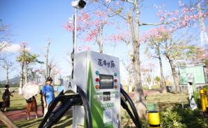 缓解新能源车“里程焦虑” 横琴首个公共停车场充电站落地