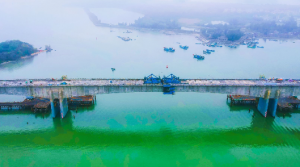 汕头:汕汕铁路全线水中最大跨度连续梁合龙 汕头:汕汕铁路全线水中最大跨度连续梁合龙